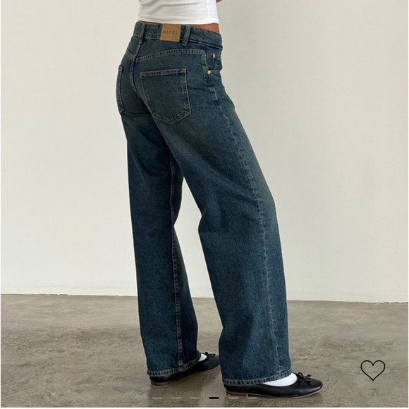 Low Rise Parallel Jeans in Blue - Picture 2 of 5